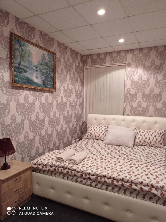 Desyatinnaya Hostel Kiev Esterno foto